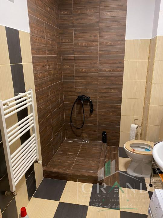Apartament 3 camere de vanzare , Sesul de Sus, Floresti.