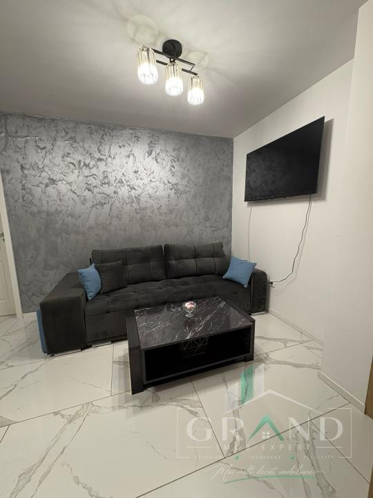 Apartament 2 camere de vanzare , zona Vivo, Floresti.