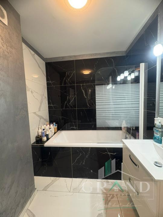 Apartament 2 camere de vanzare , zona Vivo, Floresti.
