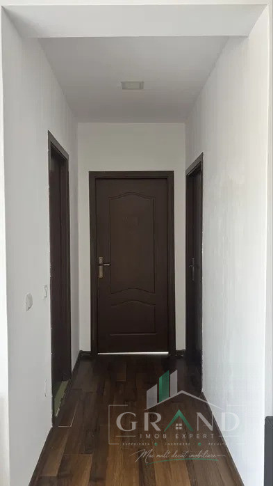 Apartament 3 camere, Terra, Floresti