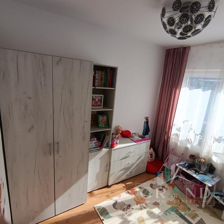 Apartament 3 camere de vanzare , zona Sesul de Sus , Floresti