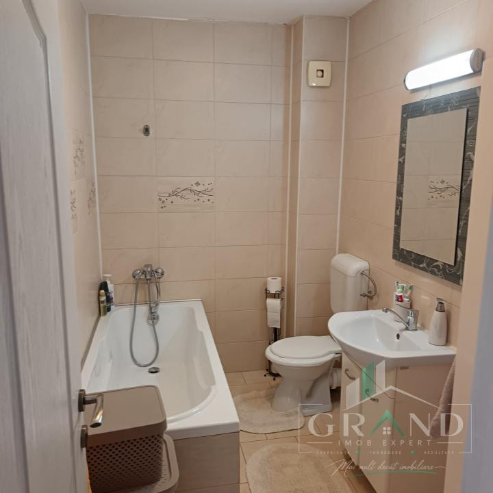 Apartament 3 camere de vanzare , zona Sesul de Sus , Floresti