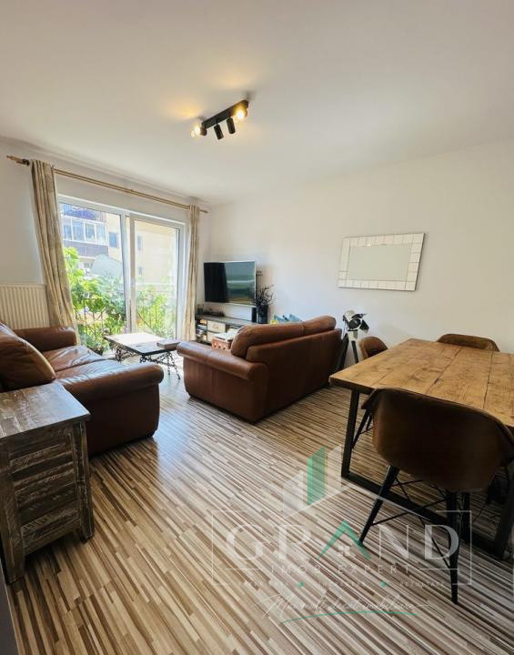 Apartament 2 camere + loc parcare de vanzare, în Floresti