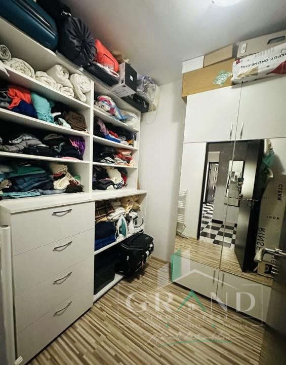 Apartament 2 camere + loc parcare de vanzare, în Floresti