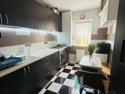 Apartament 2 camere + loc parcare de vanzare, în Floresti