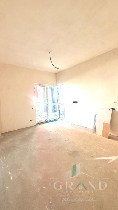 Oportunitate ! Apartament 4 Camere | Semifinisat | Logie 10 MP | Floresti