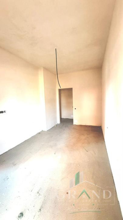 Oportunitate ! Apartament 4 Camere | Semifinisat | Logie 10 MP | Floresti