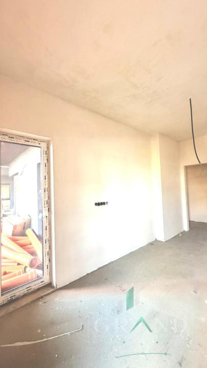 Oportunitate ! Apartament 4 Camere | Semifinisat | Logie 10 MP | Floresti