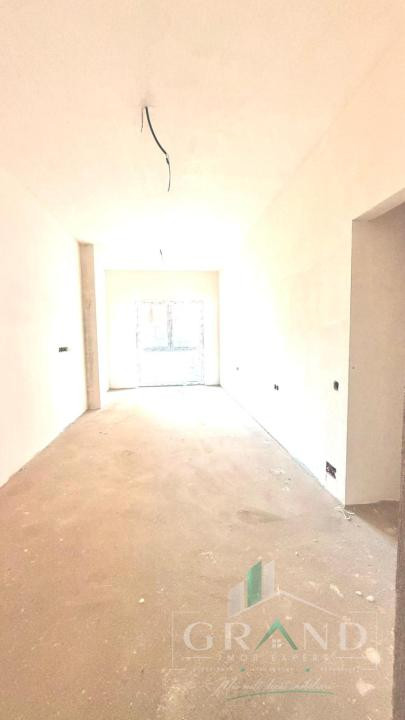 Oportunitate ! Apartament 4 Camere | Semifinisat | Logie 10 MP | Floresti