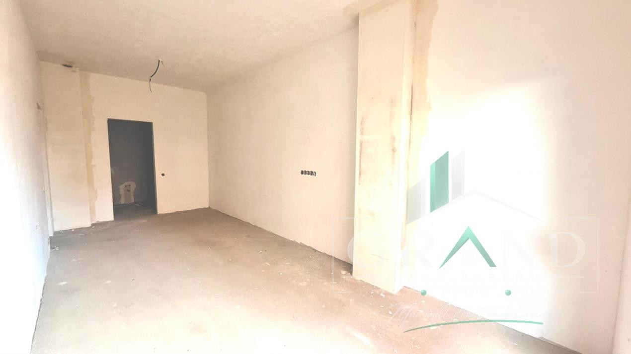 Oportunitate ! Apartament 4 Camere | Semifinisat | Logie 10 MP | Floresti