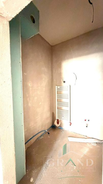 Oportunitate ! Apartament 4 Camere | Semifinisat | Logie 10 MP | Floresti