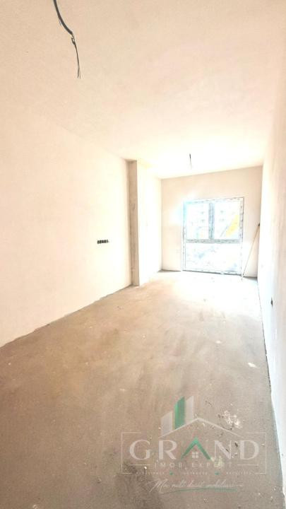 Oportunitate ! Apartament 4 Camere | Semifinisat | Logie 10 MP | Floresti