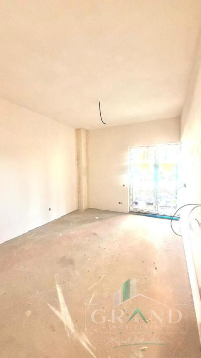 Oportunitate ! Apartament 4 Camere | Semifinisat | Logie 10 MP | Floresti