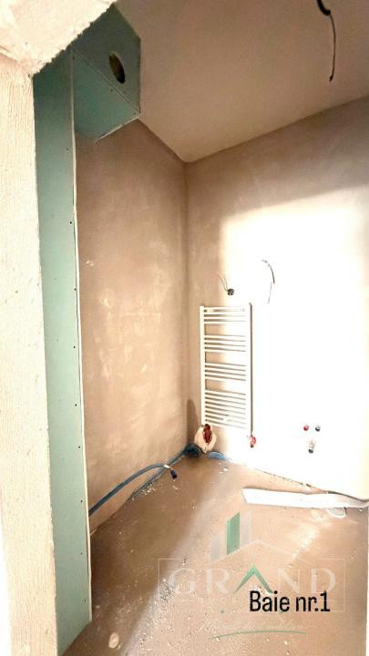 Oportunitate ! Apartament 4 Camere | Semifinisat | Logie 10 MP | Floresti