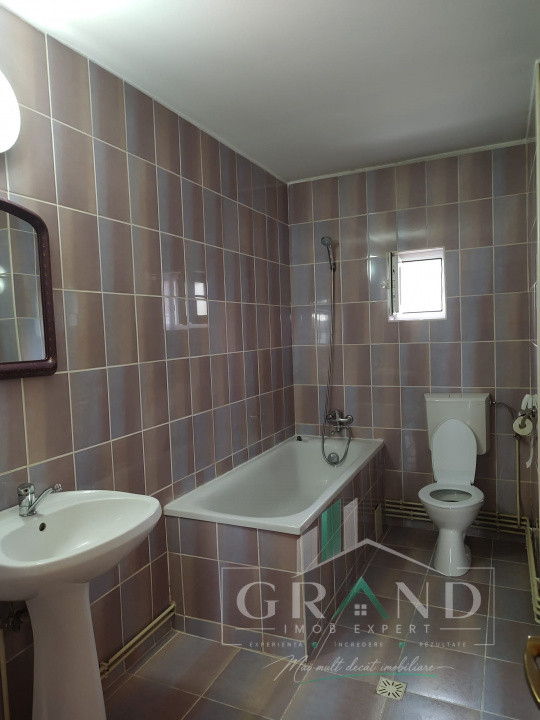 Casa individuală de închiriat | 3 camere | Curte | Terasă | Garaj | Gazon | Jucu