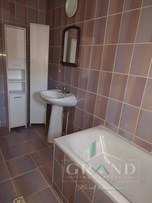 Casa individuală de închiriat | 3 camere | Curte | Terasă | Garaj | Gazon | Jucu