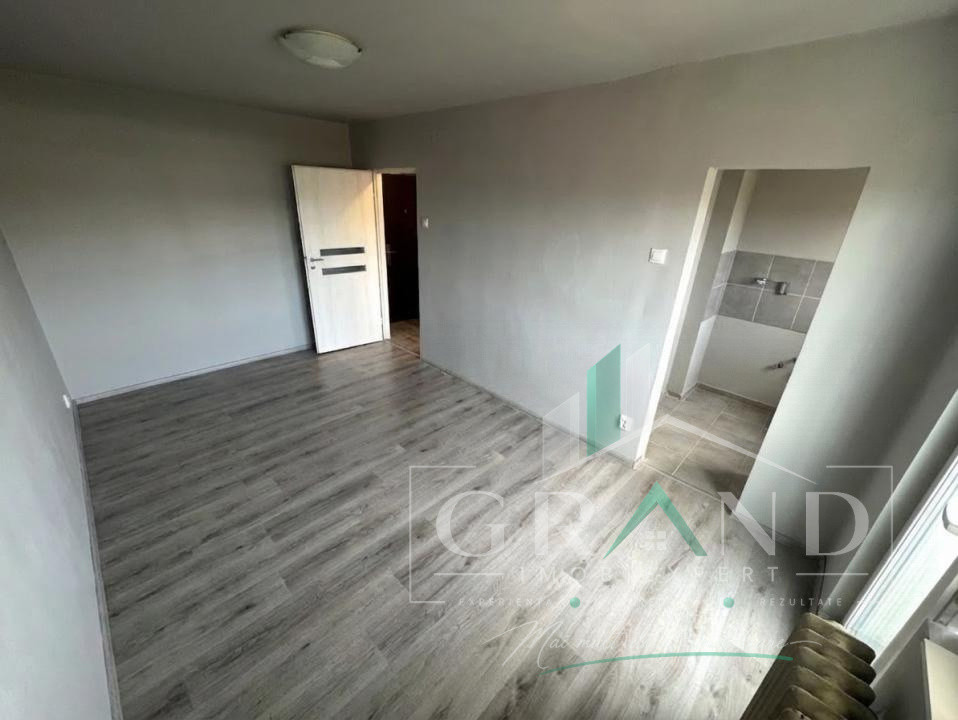 Garsonieră | Balcon închis | Etaj intermediar | Mărăști–zona Răsăritului