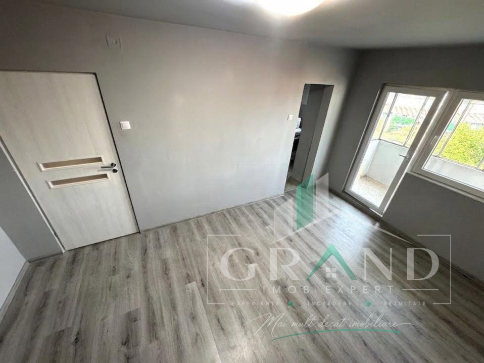 Garsonieră | Balcon închis | Etaj intermediar | Mărăști–zona Răsăritului