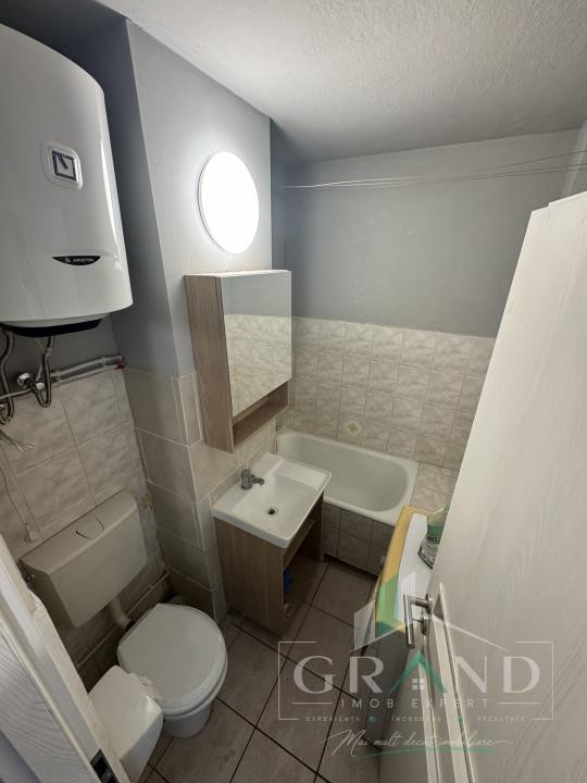 Garsonieră | Balcon închis | Etaj intermediar | Mărăști–zona Răsăritului