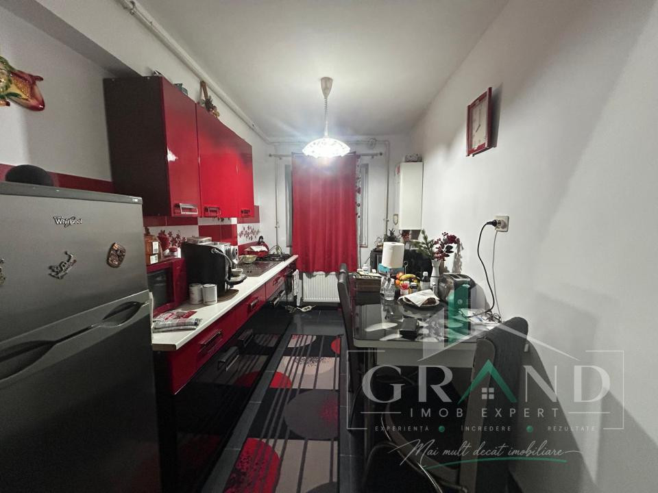Apartament de vanzare 2 camere decomandate, Eroilor, Floresti!