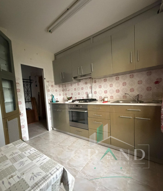3 CAMERE DECOMANDAT |  BALCON | GARAJ | PIVNIȚĂ | CENTRALĂ PROPRIE | MĂNĂȘTUR