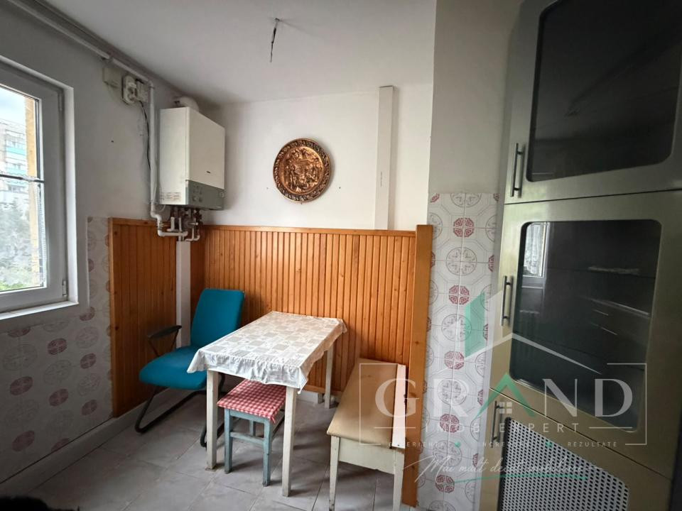 3 CAMERE DECOMANDAT |  BALCON | GARAJ | PIVNIȚĂ | CENTRALĂ PROPRIE | MĂNĂȘTUR