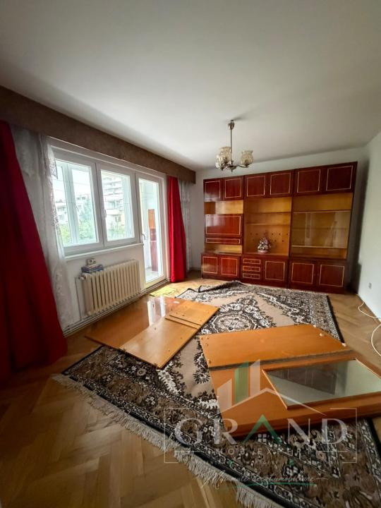 3 CAMERE DECOMANDAT |  BALCON | GARAJ | PIVNIȚĂ | CENTRALĂ PROPRIE | MĂNĂȘTUR