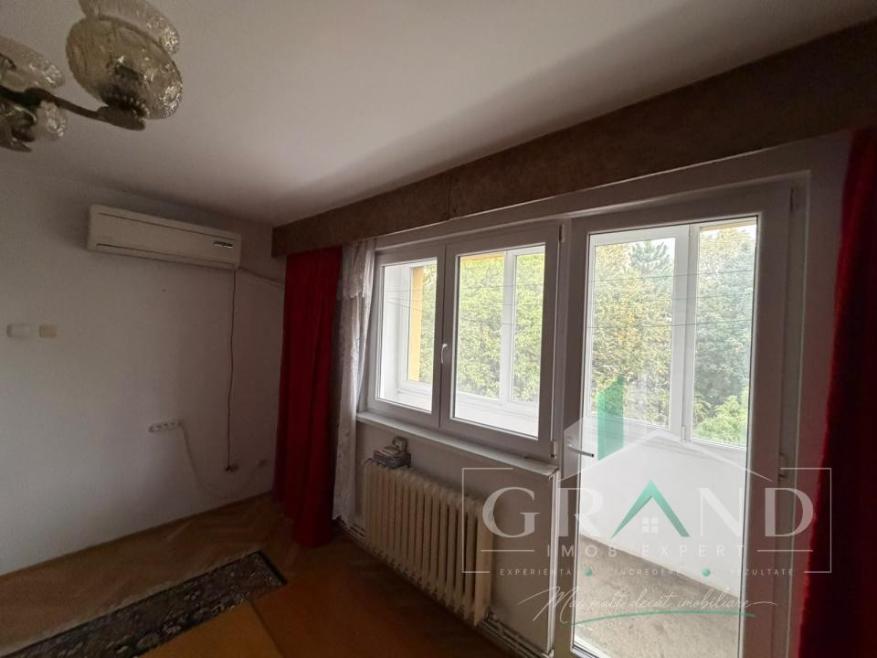 3 CAMERE DECOMANDAT |  BALCON | GARAJ | PIVNIȚĂ | CENTRALĂ PROPRIE | MĂNĂȘTUR