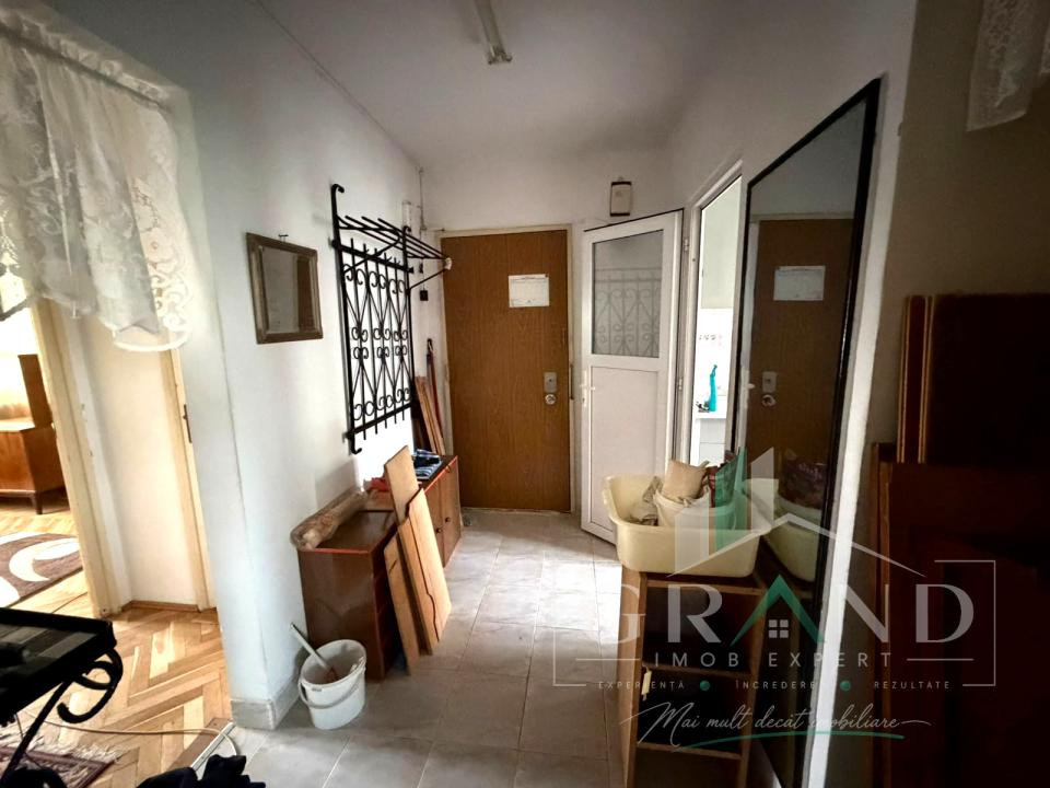 3 CAMERE DECOMANDAT |  BALCON | GARAJ | PIVNIȚĂ | CENTRALĂ PROPRIE | MĂNĂȘTUR