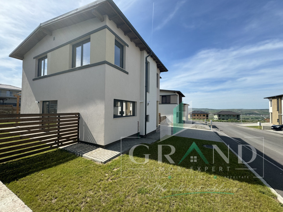 OPORTUNITATE!Casă individuală | 4 camere | 3 băi | Garaj | Terasă | Dezmir
