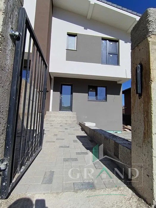  Casa tip duplex, zona parc Poligon, Florești