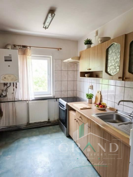 Apartament 4 camere, decomandat, etaj 2, zona Gării