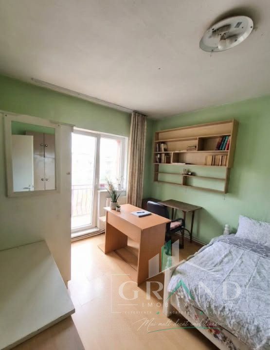 Apartament 4 camere, decomandat, etaj 2, zona Gării