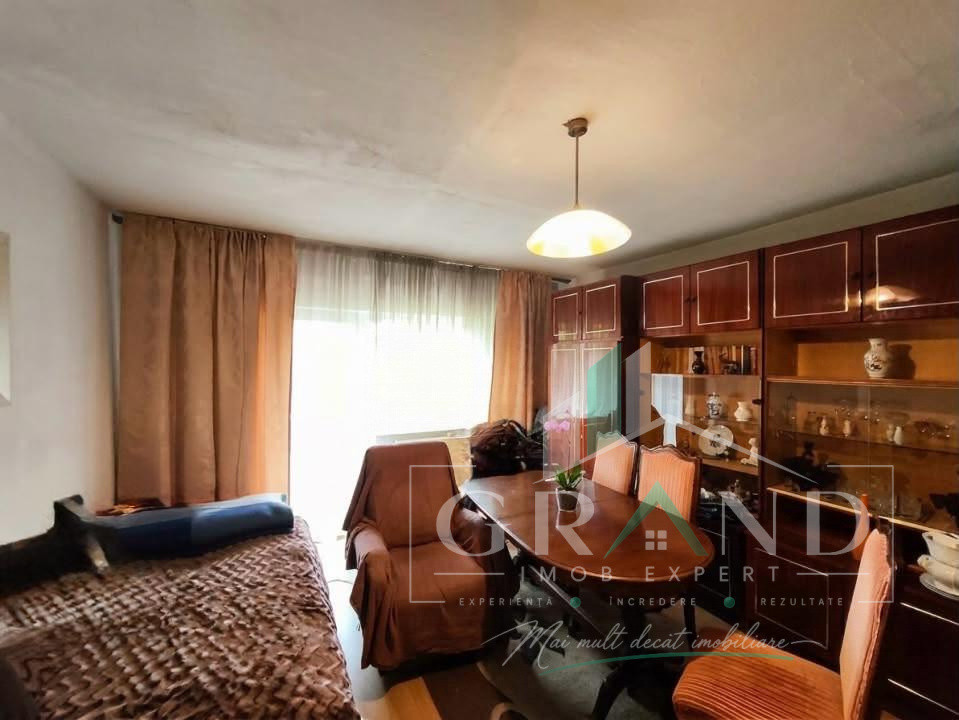 Apartament 4 camere, decomandat, etaj 2, zona Gării