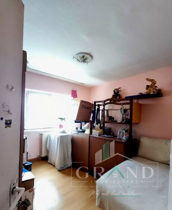 Apartament 4 camere, decomandat, etaj 2, zona Gării