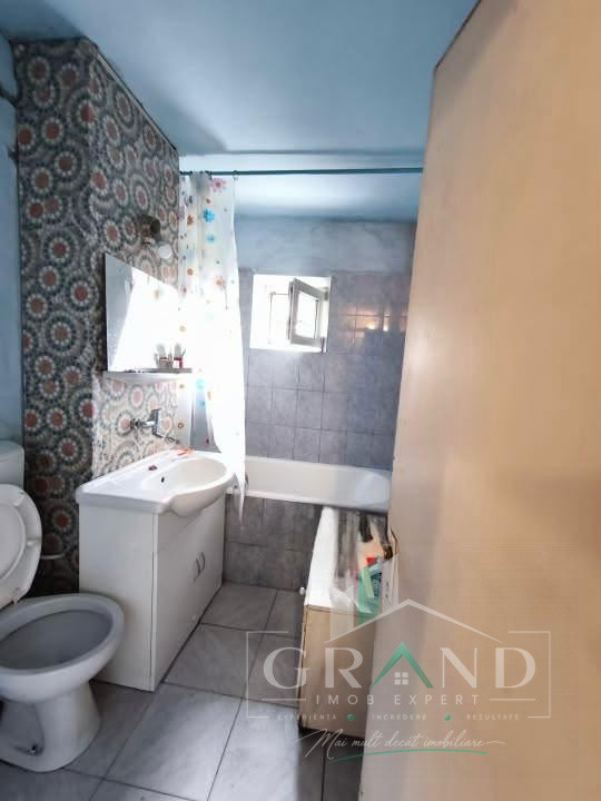 Apartament 4 camere, decomandat, etaj 2, zona Gării