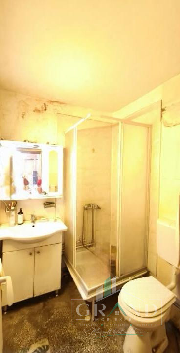 Apartament 4 camere, decomandat, etaj 2, zona Gării